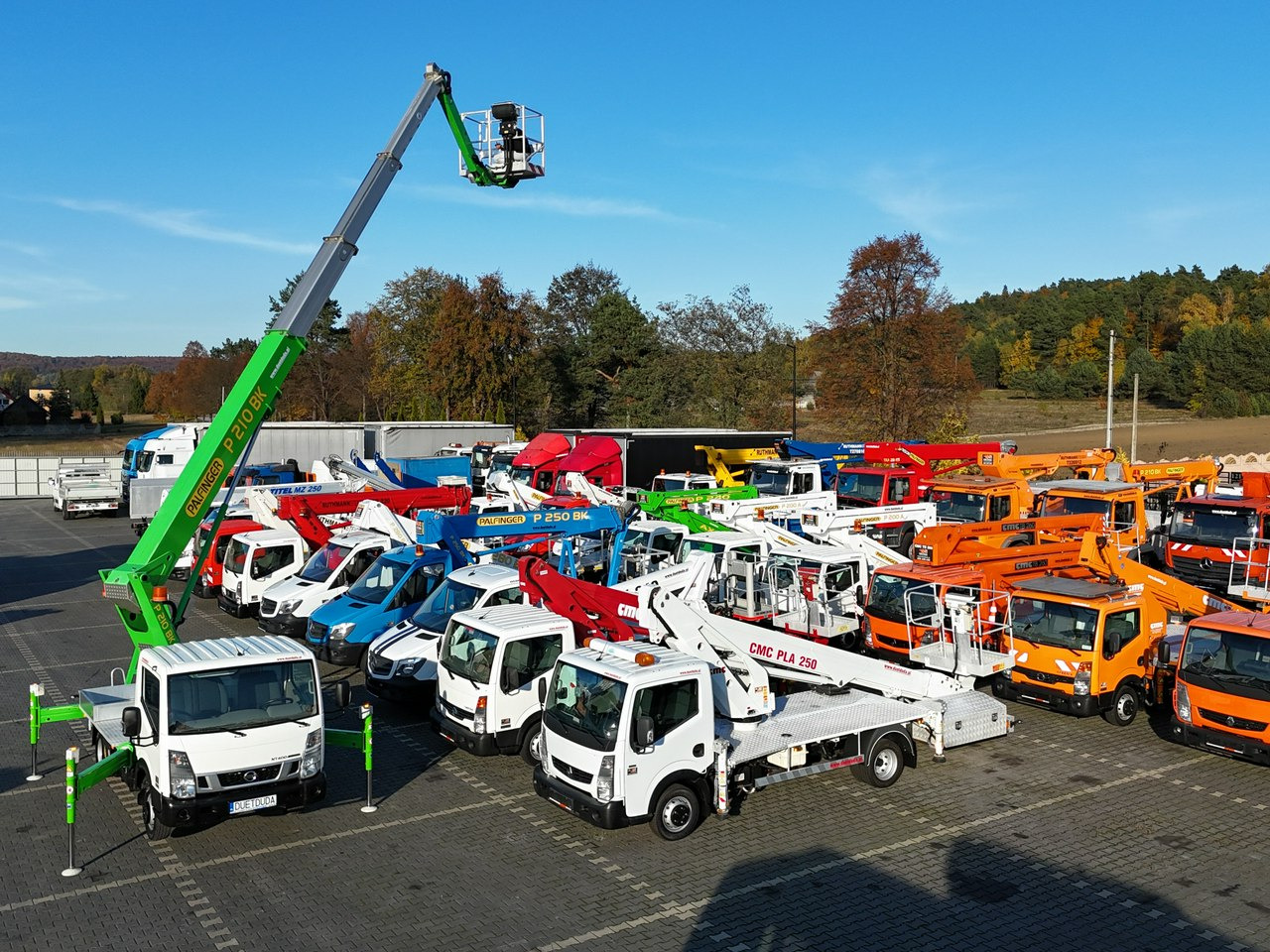 Nissan Cabstar Zwyżka Podnośnik Koszowy PALFINGER P210 BK UDT - Emelőkosaras teherautó: 3 kép. Nissan Cabstar Zwyżka Podnośnik Koszowy PALFINGER P210 BK UDT - Emelőkosaras teherautó: 3 kép.