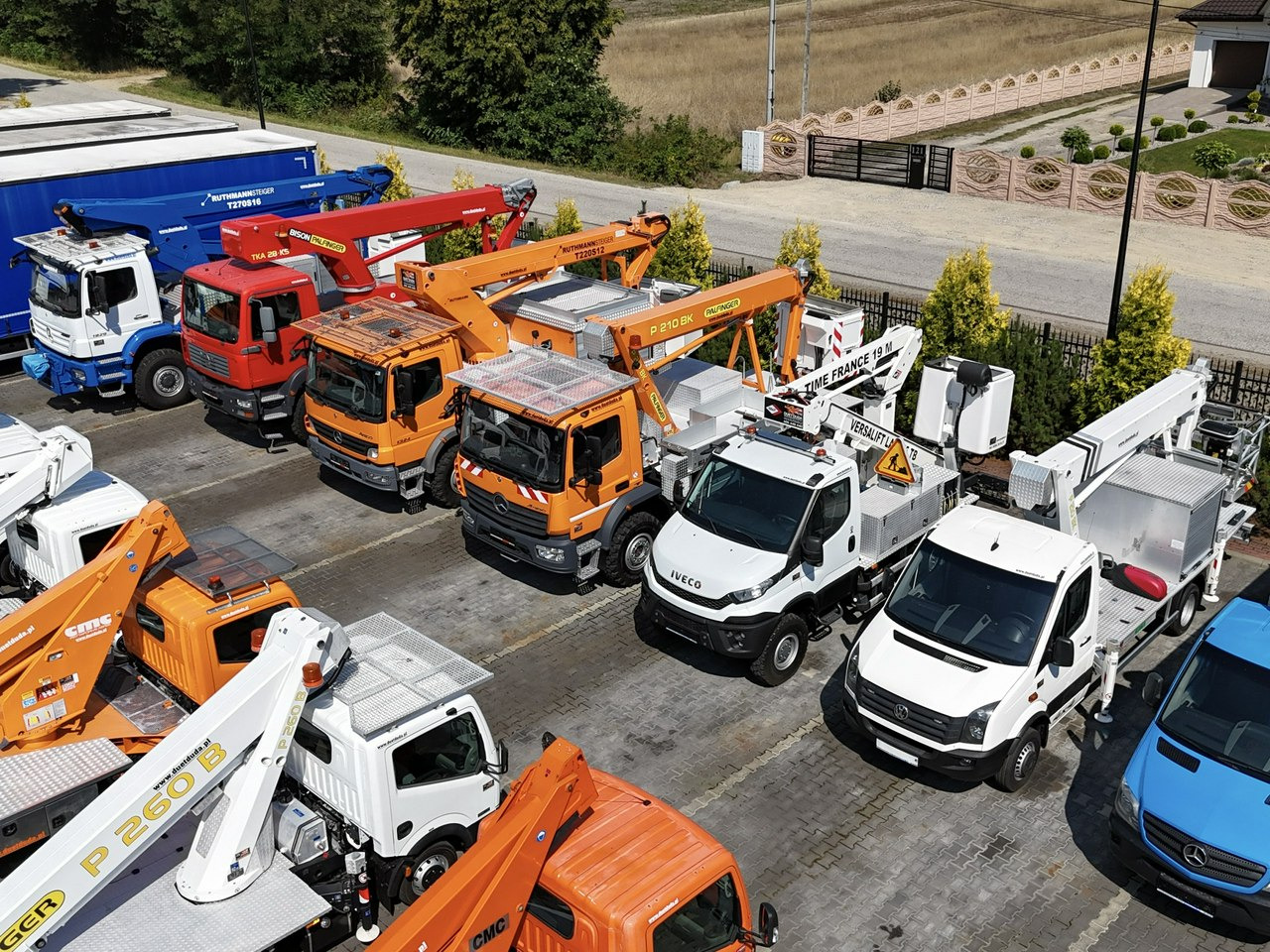 Nissan Zwyżka Podnośnik Koszowy 4X4 CABSTAR MAXITY SPRINTER - Emelőkosaras teherautó: 5 kép. Nissan Zwyżka Podnośnik Koszowy 4X4 CABSTAR MAXITY SPRINTER - Emelőkosaras teherautó: 5 kép.