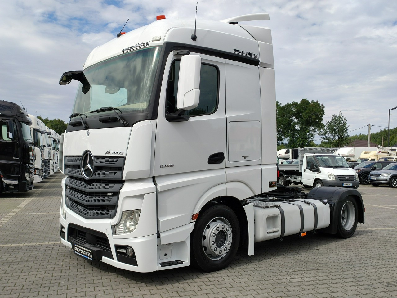 Mercedes ACTROS 1845 Euro 6 Low Deck Mega !!! - Nyergesvontató: 4 kép. Mercedes ACTROS 1845 Euro 6 Low Deck Mega !!! - Nyergesvontató: 4 kép.
