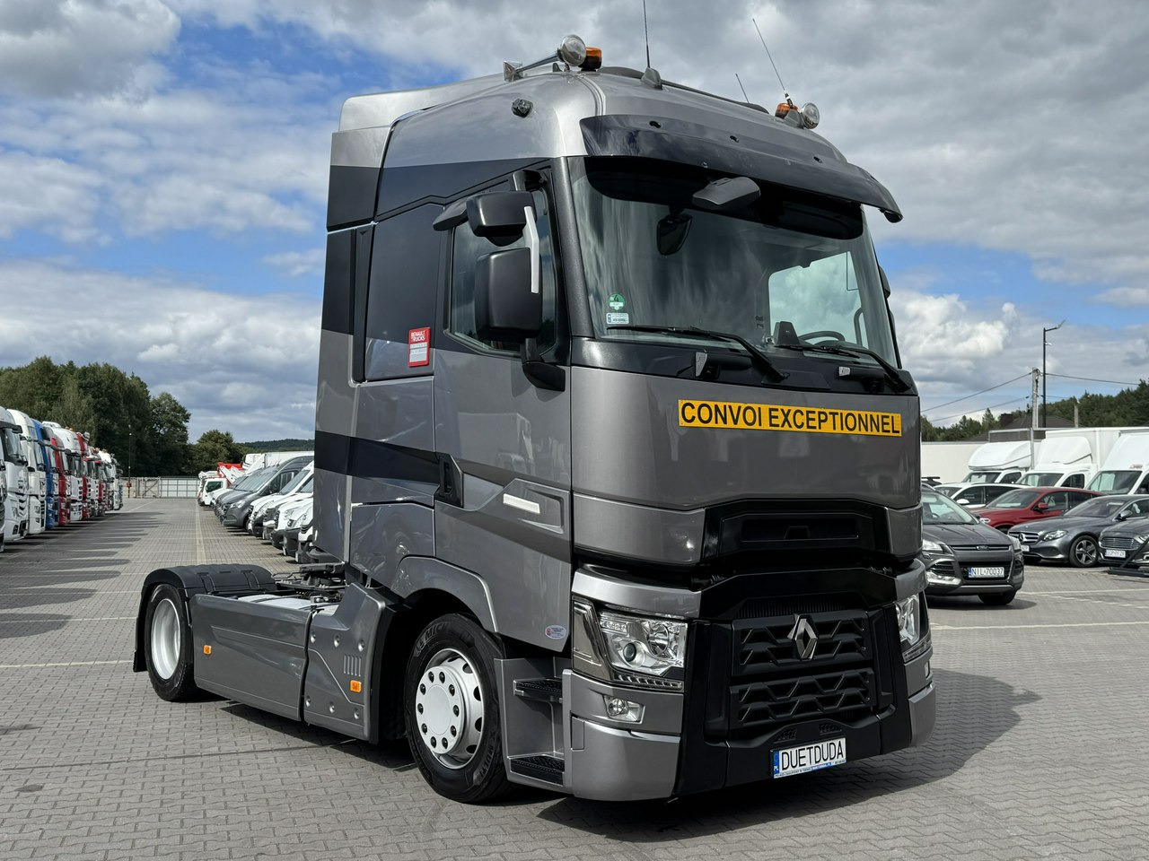 Renault Gama T 520 HIGH CAB Silnik 13litrów Euro 6 Low deck - Nyergesvontató: 5 kép. Renault Gama T 520 HIGH CAB Silnik 13litrów Euro 6 Low deck - Nyergesvontató: 5 kép.