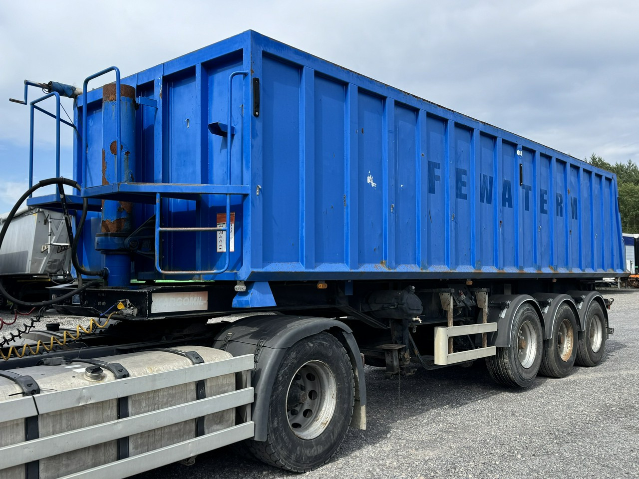 Ovibos Kargomil 35m STALOWA OKAZJA Stan Dobry !!! - Félpótkocsi billenőplatós: 2 kép. Ovibos Kargomil 35m STALOWA OKAZJA Stan Dobry !!! - Félpótkocsi billenőplatós: 2 kép.