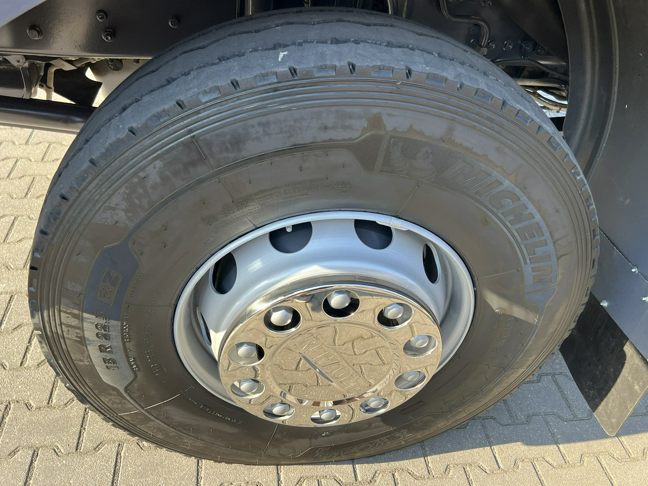 Renault Kerax 26.390 6x4 Mocny HDS FASSI F170 Sterowanie Radiowe - Billenőplatós teherautó, Darus autó: 4 kép. Renault Kerax 26.390 6x4 Mocny HDS FASSI F170 Sterowanie Radiowe - Billenőplatós teherautó, Darus autó: 4 kép.