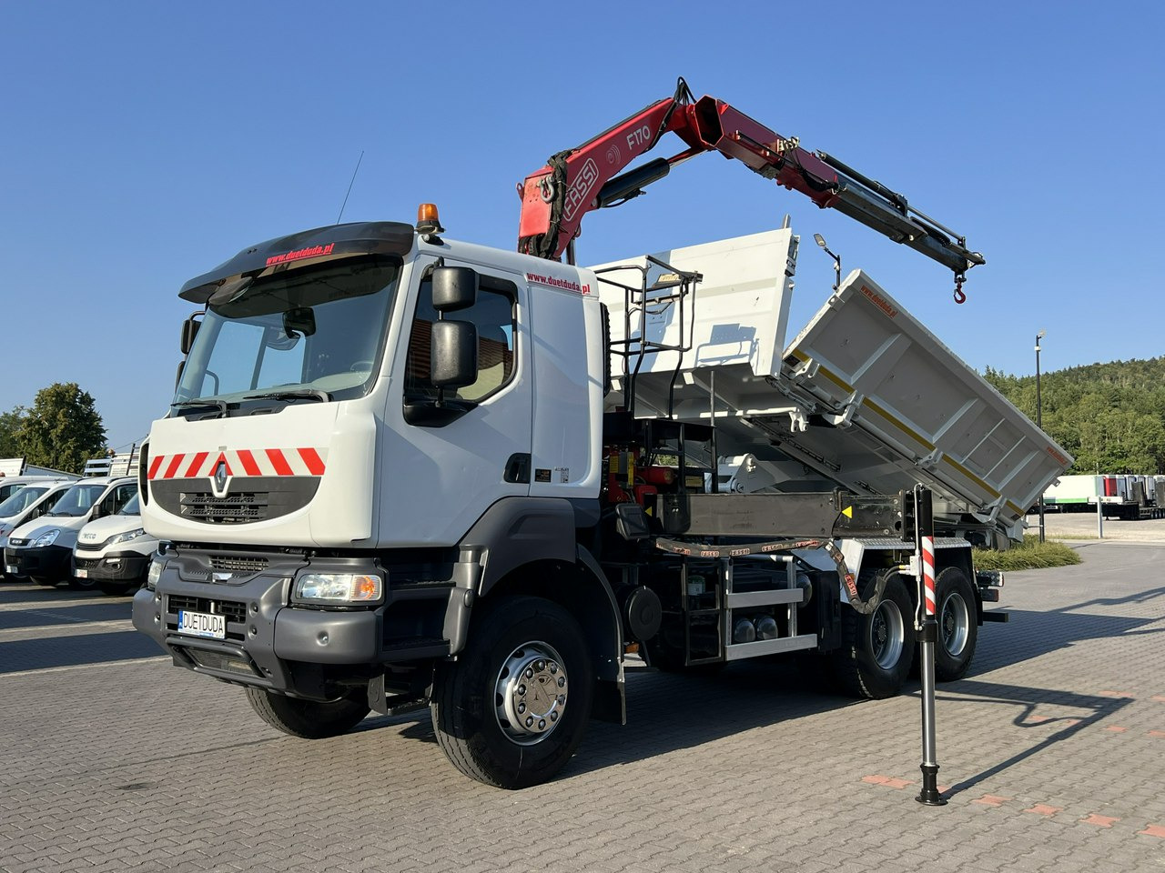Renault Kerax 26.390 6x4 Mocny HDS FASSI F170 Sterowanie Radiowe - Billenőplatós teherautó, Darus autó: 2 kép. Renault Kerax 26.390 6x4 Mocny HDS FASSI F170 Sterowanie Radiowe - Billenőplatós teherautó, Darus autó: 2 kép.