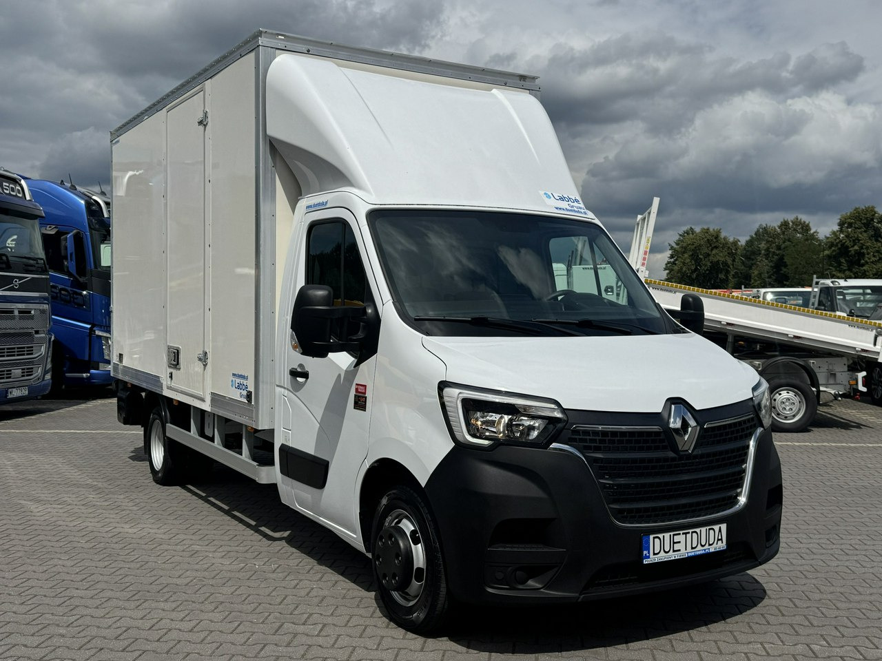 Renault Master - Dobozos kisteherautó: 3 kép. Renault Master - Dobozos kisteherautó: 3 kép.