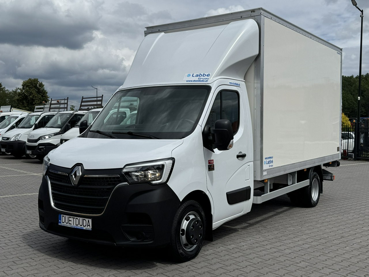 Renault Master - Dobozos kisteherautó: 4 kép. Renault Master - Dobozos kisteherautó: 4 kép.