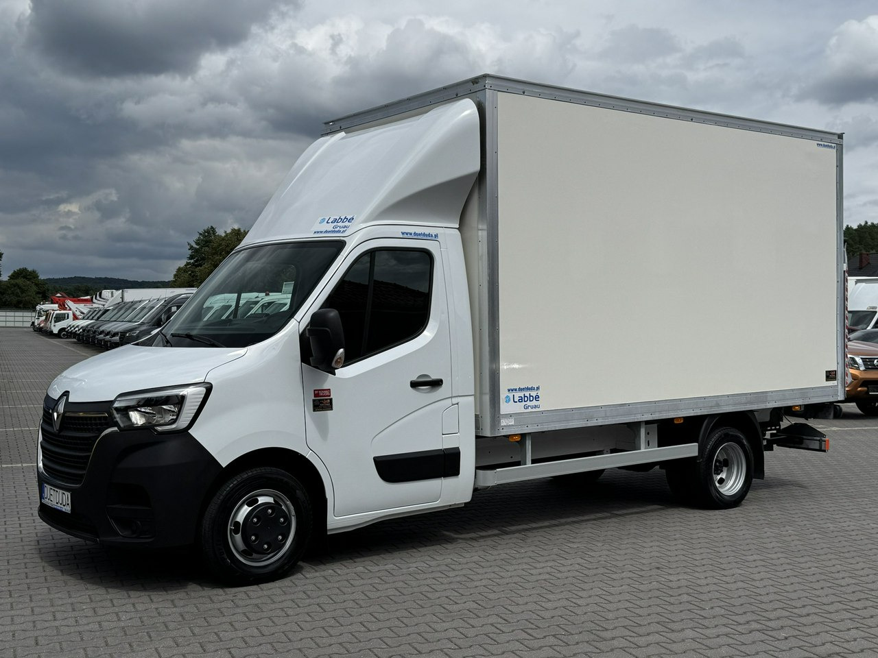 Renault Master - Dobozos kisteherautó: 2 kép. Renault Master - Dobozos kisteherautó: 2 kép.