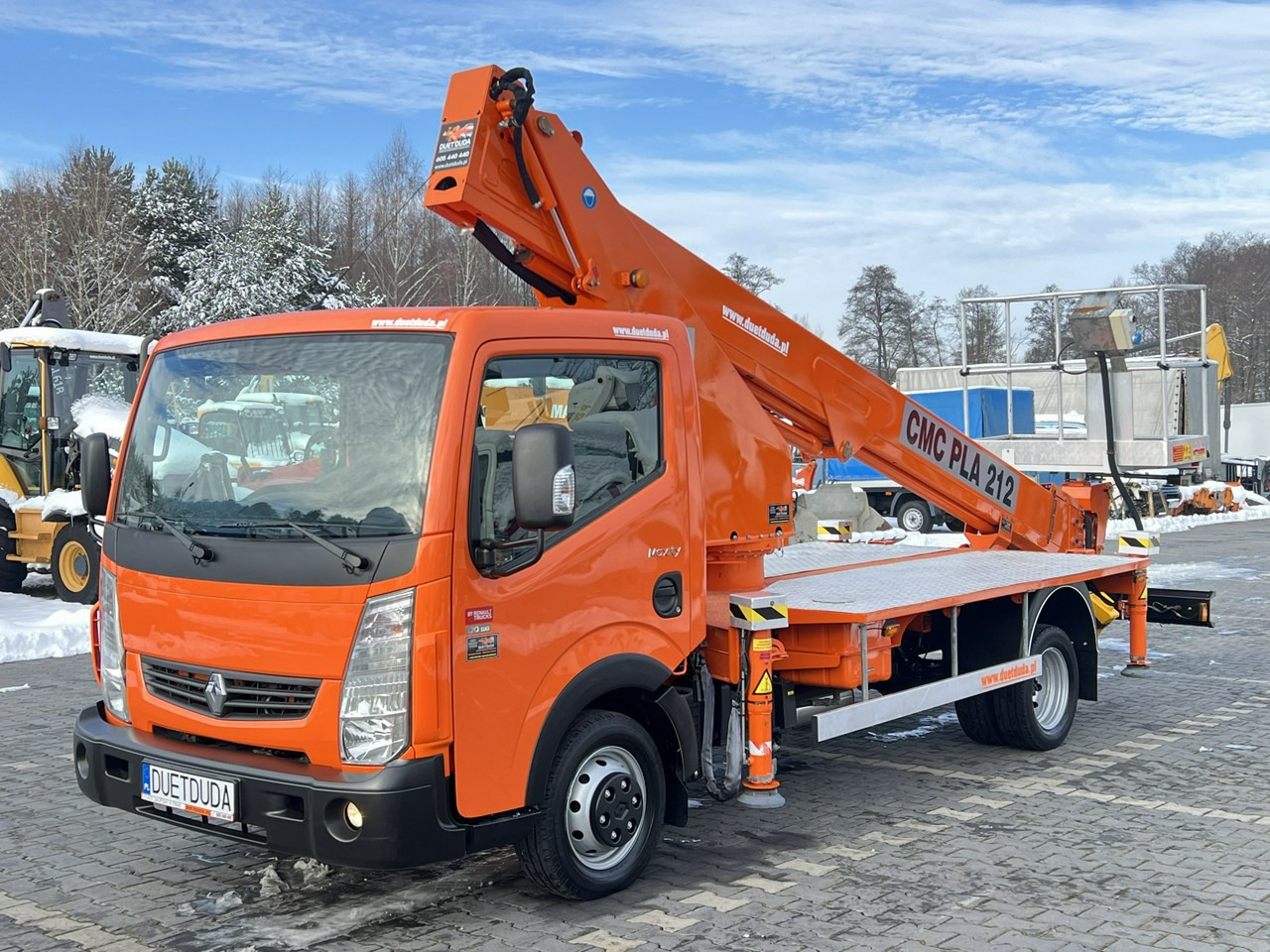 Renault Maxity - Emelőkosaras teherautó: 5 kép. Renault Maxity - Emelőkosaras teherautó: 5 kép.