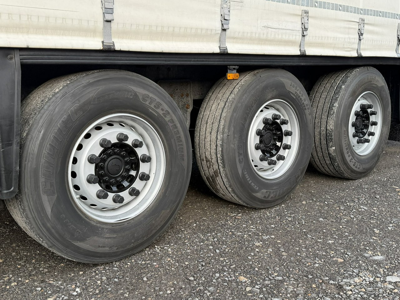 Ponyvás félpótkocsi Schmitz Cargobull Standard Rama Ocynk Oś podnoszona Grudzień 2019r: 7 kép. Ponyvás félpótkocsi Schmitz Cargobull Standard Rama Ocynk Oś podnoszona Grudzień 2019r: 7 kép.