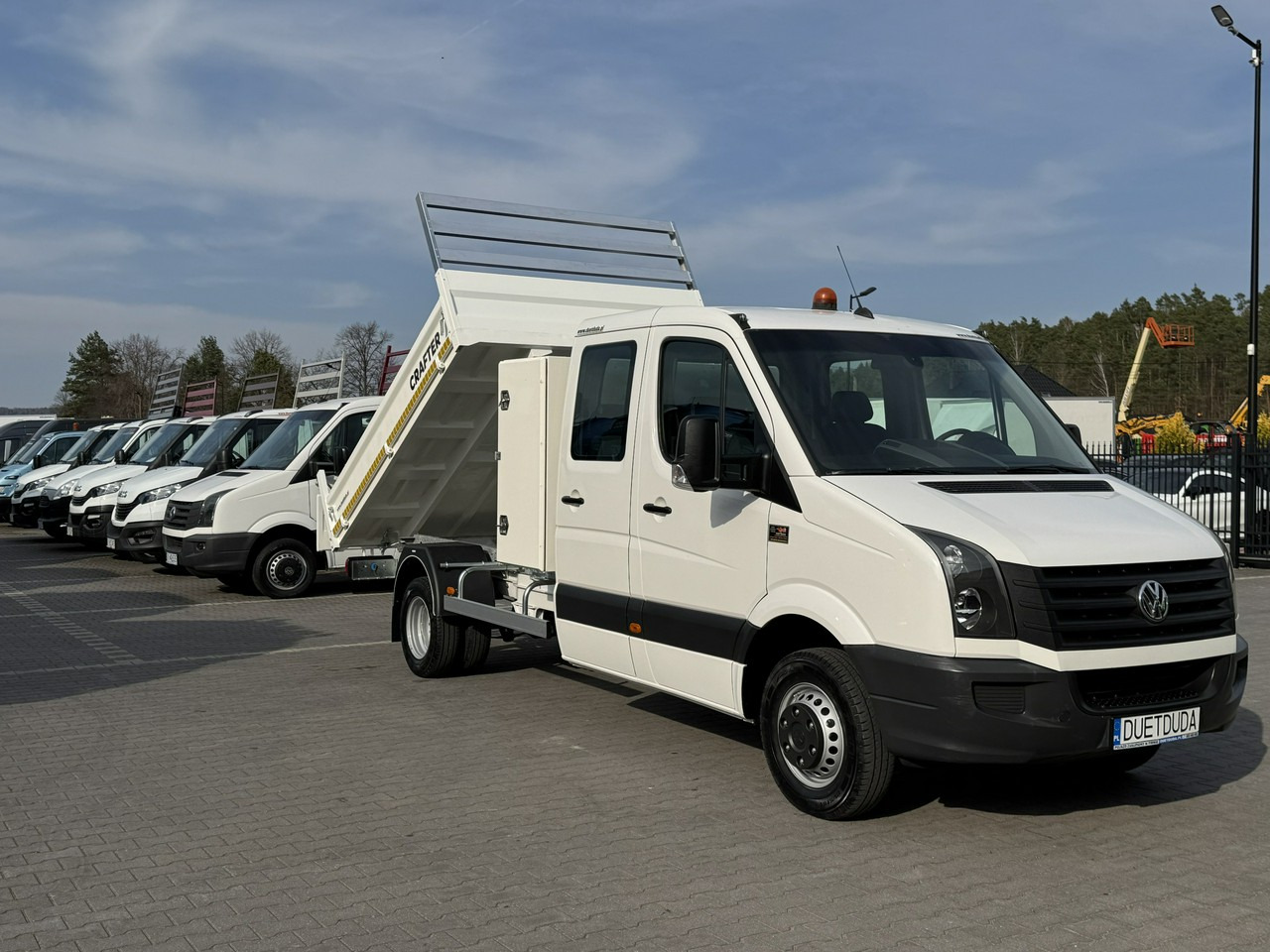 Volkswagen Crafter - Billenőplatós kisteherautó: 2 kép. Volkswagen Crafter - Billenőplatós kisteherautó: 2 kép.