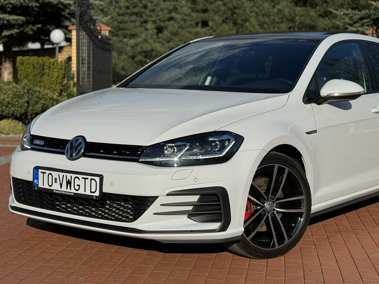Volkswagen Golf - Hatchback: 5 kép. Volkswagen Golf - Hatchback: 5 kép.