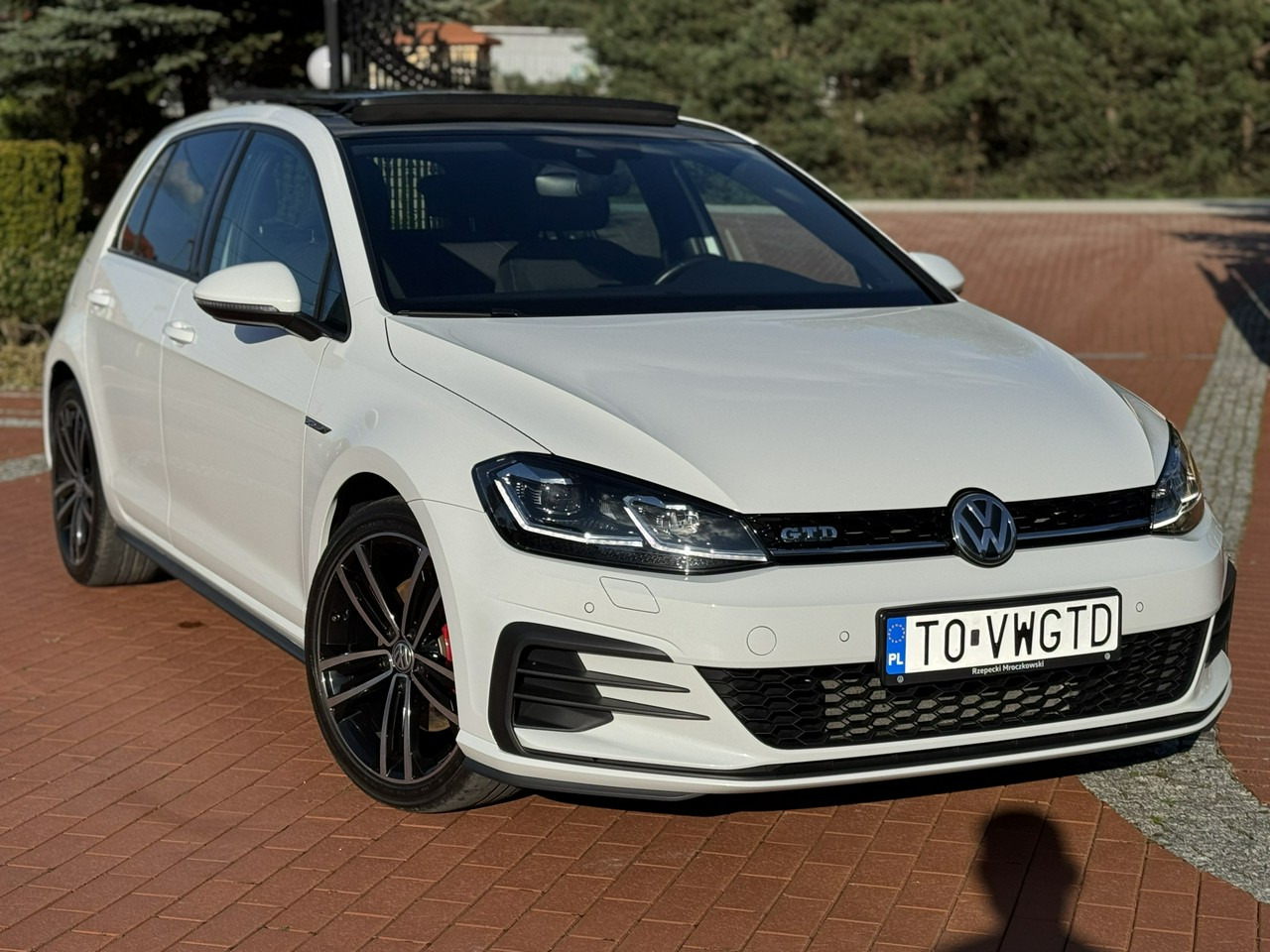Volkswagen Golf - Hatchback: 3 kép. Volkswagen Golf - Hatchback: 3 kép.