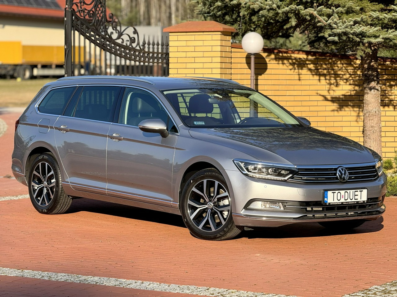Volkswagen Passat - Kombi: 1 kép. Volkswagen Passat - Kombi: 1 kép.