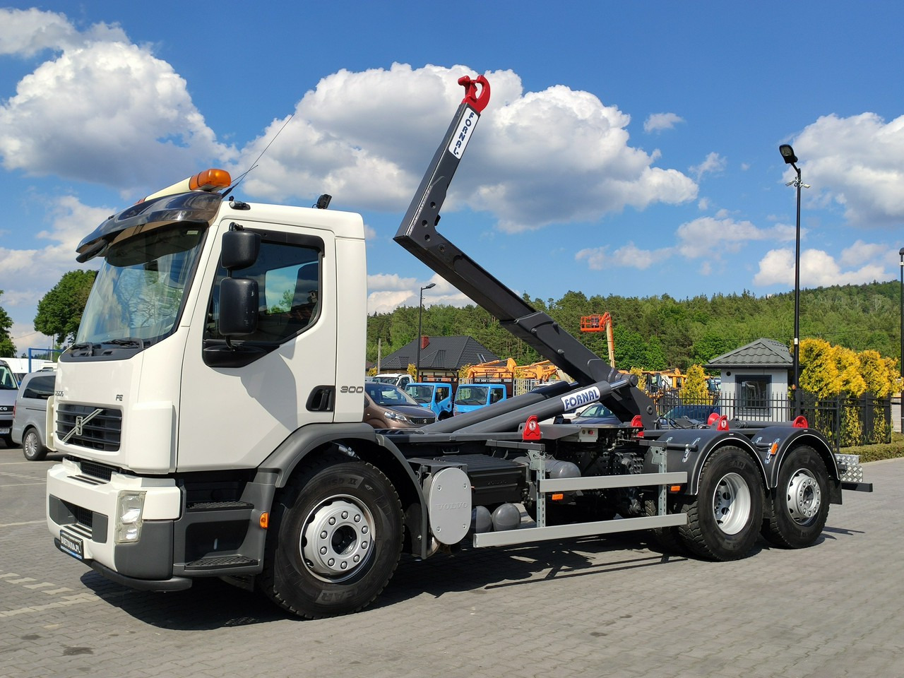 Volvo FE 26.300 Hakowiec Napęd 6x2 Oś Skrętna - Horgos rakodó teherautó: 2 kép. Volvo FE 26.300 Hakowiec Napęd 6x2 Oś Skrętna - Horgos rakodó teherautó: 2 kép.