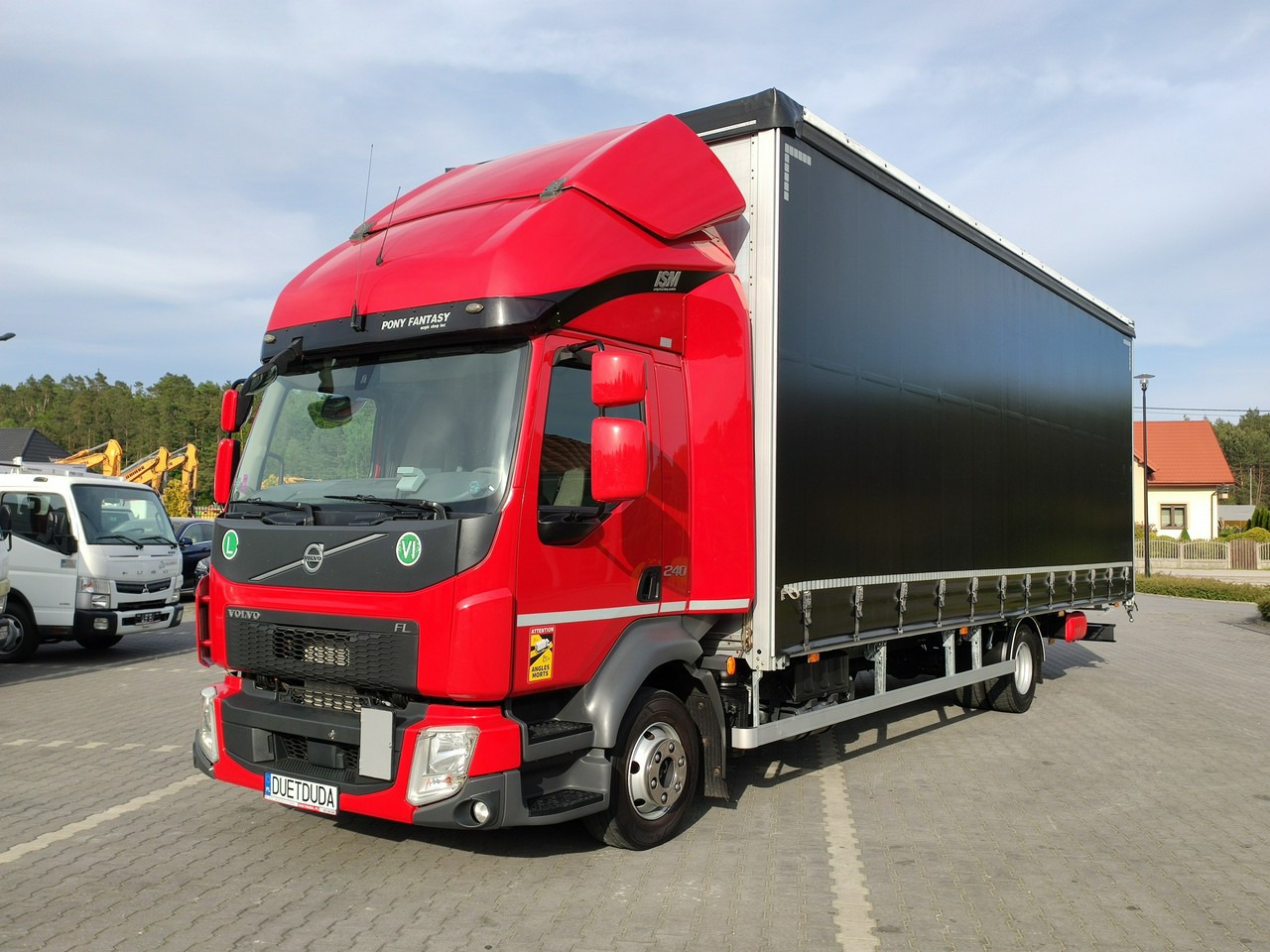 Volvo FL12.240 E6 Firana Tył Drzwi Dach Zsuwany Bogato Wyposażony !!! - Ponyvás teherautó: 2 kép. Volvo FL12.240 E6 Firana Tył Drzwi Dach Zsuwany Bogato Wyposażony !!! - Ponyvás teherautó: 2 kép.