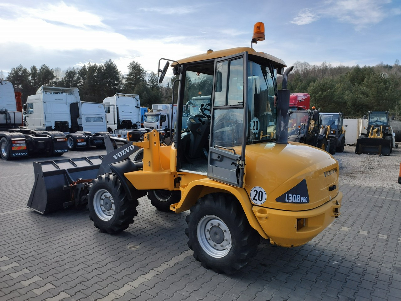 Gumikerekes homlokrakodó Volvo L30B Pro Unikat Stan Tylko 5380 mth: 13 kép. Gumikerekes homlokrakodó Volvo L30B Pro Unikat Stan Tylko 5380 mth: 13 kép.