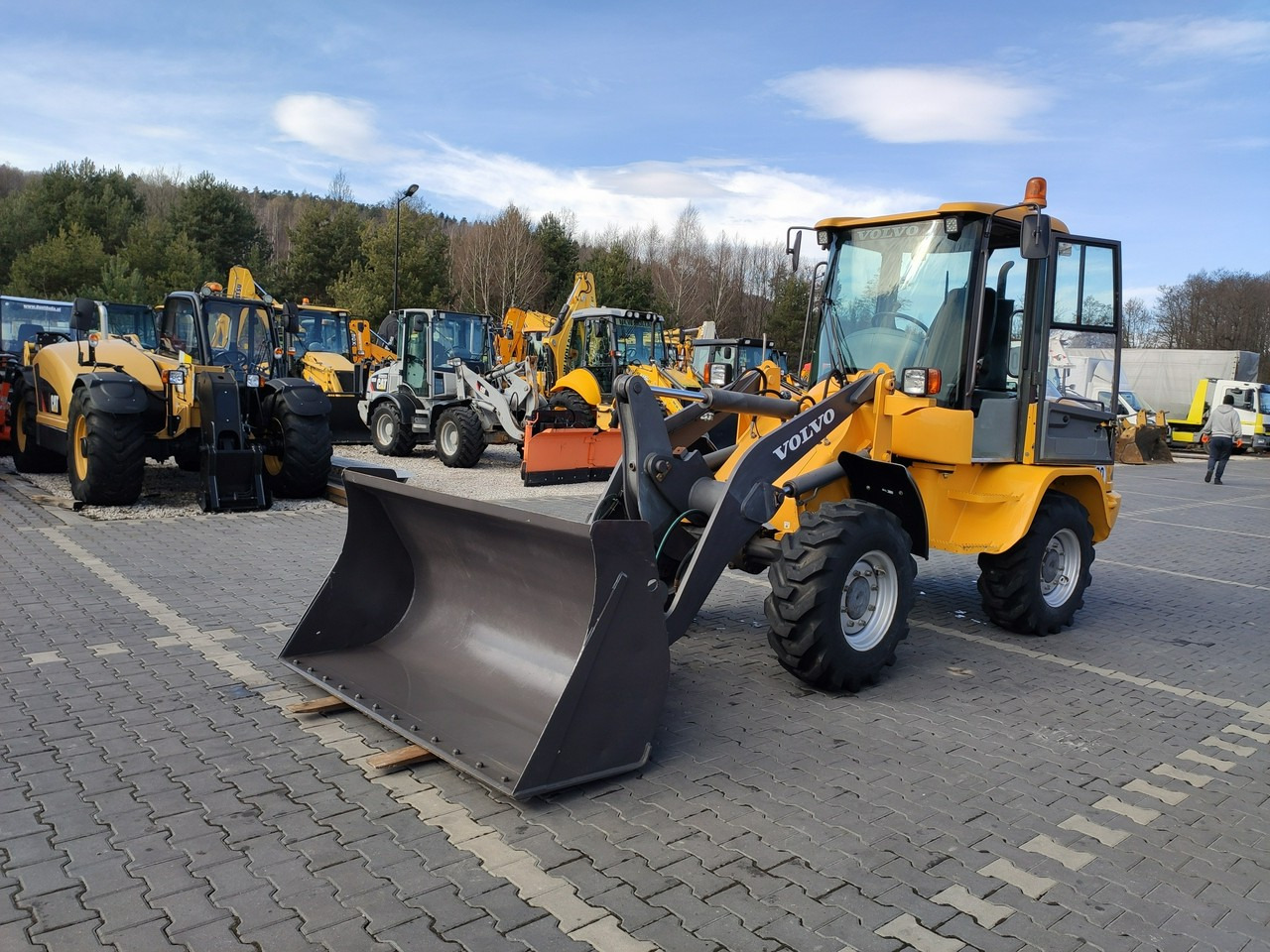 Volvo L30B Pro Unikat Stan Tylko 5380 mth - Gumikerekes homlokrakodó: 1 kép. Volvo L30B Pro Unikat Stan Tylko 5380 mth - Gumikerekes homlokrakodó: 1 kép.