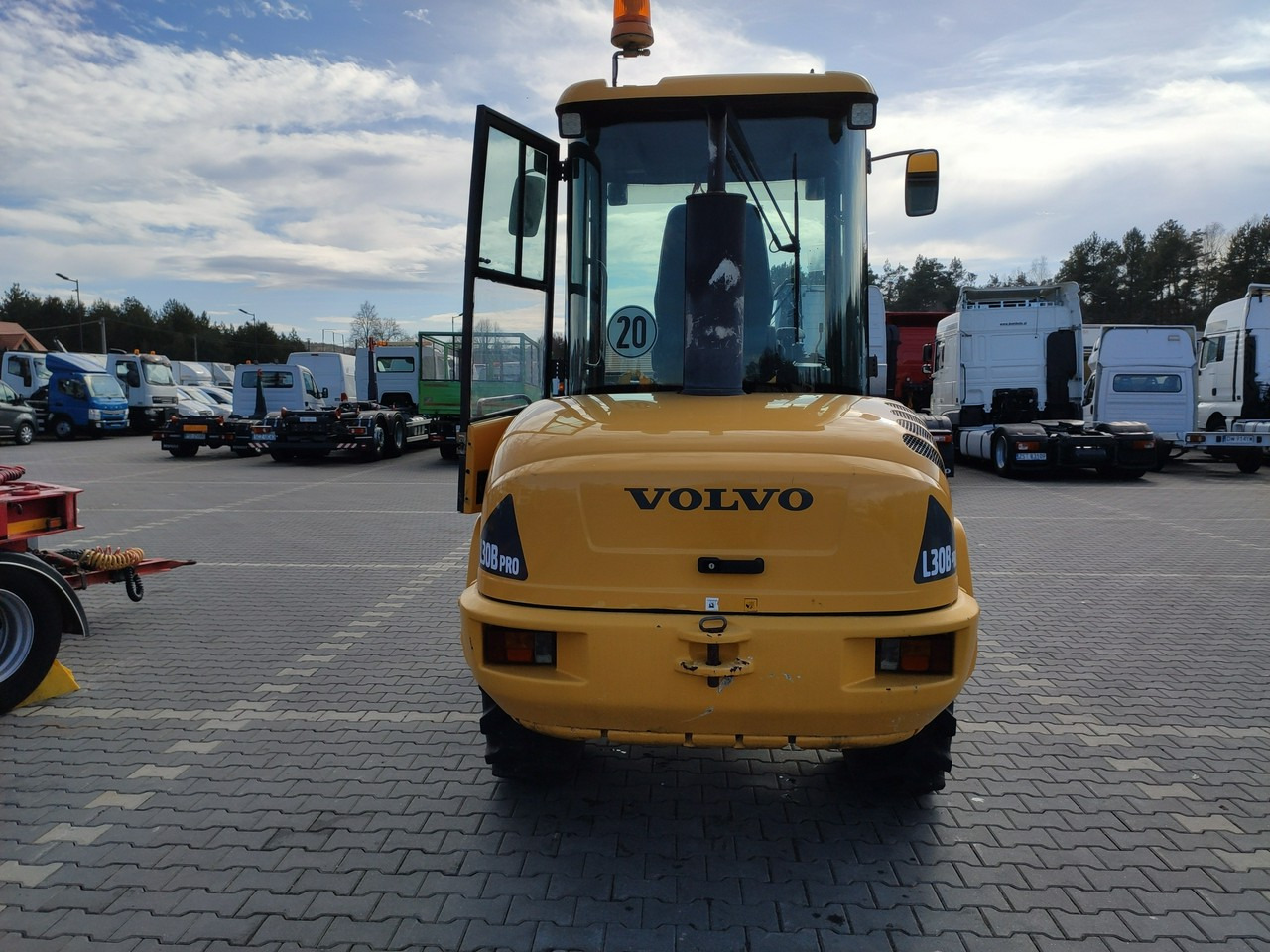 Gumikerekes homlokrakodó Volvo L30B Pro Unikat Stan Tylko 5380 mth: 10 kép. Gumikerekes homlokrakodó Volvo L30B Pro Unikat Stan Tylko 5380 mth: 10 kép.