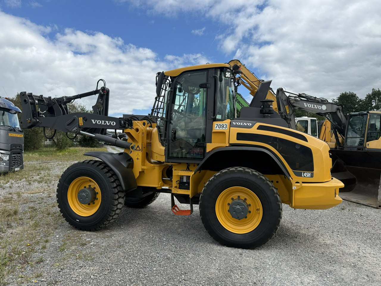 Volvo Waga -10ton WHEEL LOADER L45H Maszyna w Bardzo Dobrym Stanie - Gumikerekes homlokrakodó: 4 kép. Volvo Waga -10ton WHEEL LOADER L45H Maszyna w Bardzo Dobrym Stanie - Gumikerekes homlokrakodó: 4 kép.