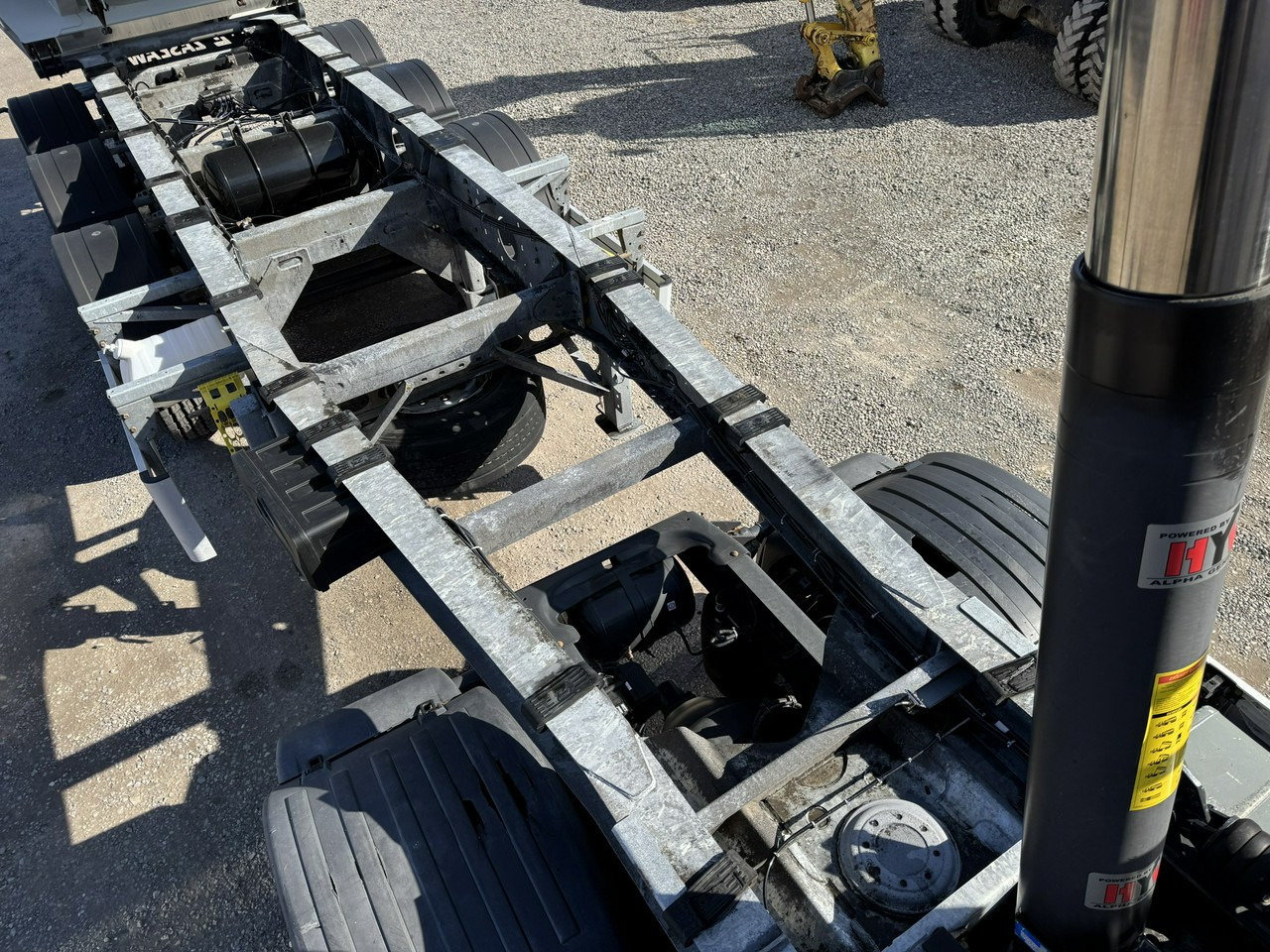 Zasław D-653A Mulda Stalowa Hardox 30m - Félpótkocsi billenőplatós: 3 kép. Zasław D-653A Mulda Stalowa Hardox 30m - Félpótkocsi billenőplatós: 3 kép.