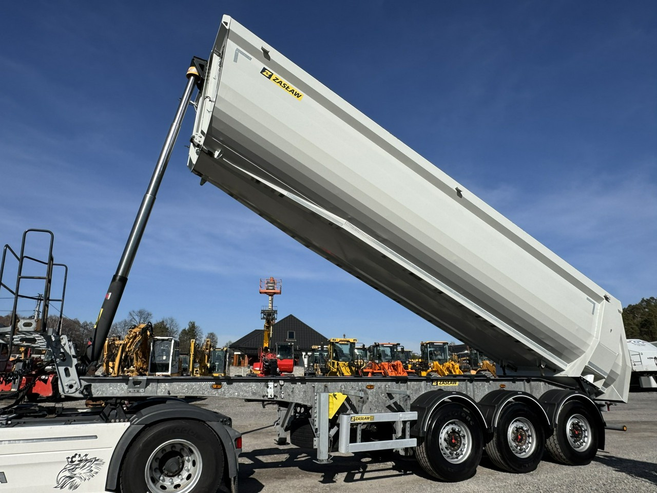 Zasław D-653A Mulda Stalowa Hardox 30m - Félpótkocsi billenőplatós: 2 kép. Zasław D-653A Mulda Stalowa Hardox 30m - Félpótkocsi billenőplatós: 2 kép.