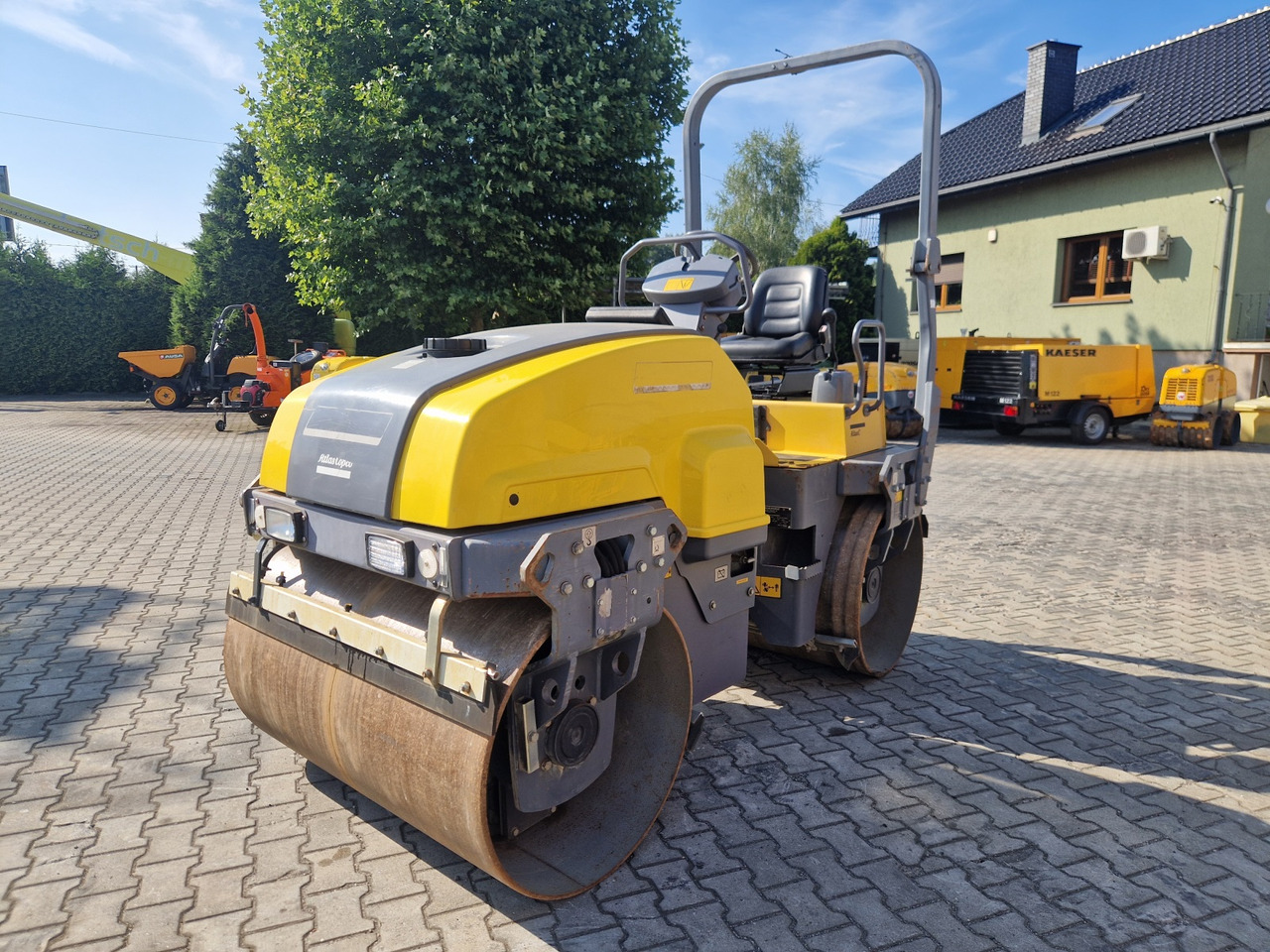 DYNAPAC CC 1300 - Henger: 3 kép. DYNAPAC CC 1300 - Henger: 3 kép.