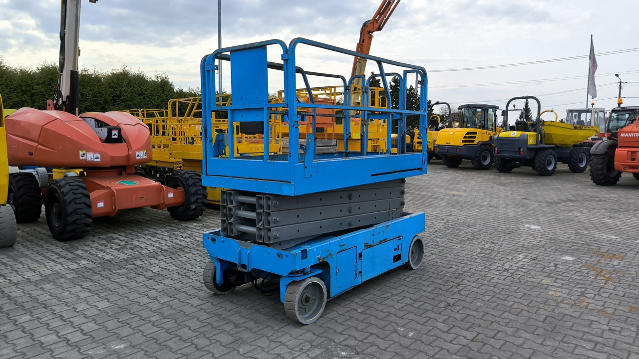 GENIE GS 2646 - Ollós emelő: 3 kép. GENIE GS 2646 - Ollós emelő: 3 kép.