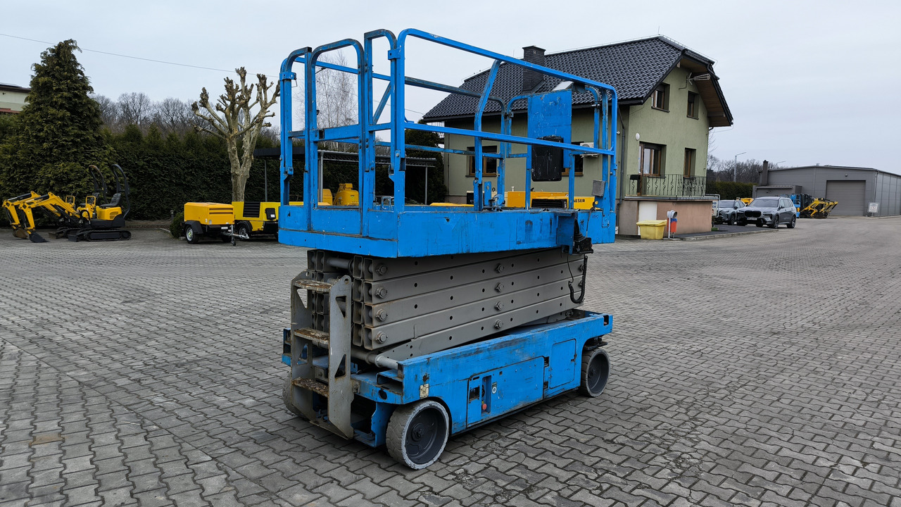 GENIE GS 3246 - Ollós emelő: 4 kép. GENIE GS 3246 - Ollós emelő: 4 kép.