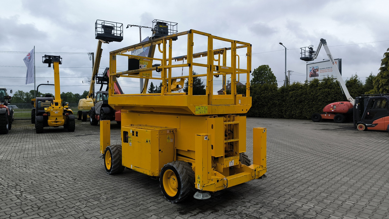 GENIE GS 4069 DC - Ollós emelő: 4 kép. GENIE GS 4069 DC - Ollós emelő: 4 kép.