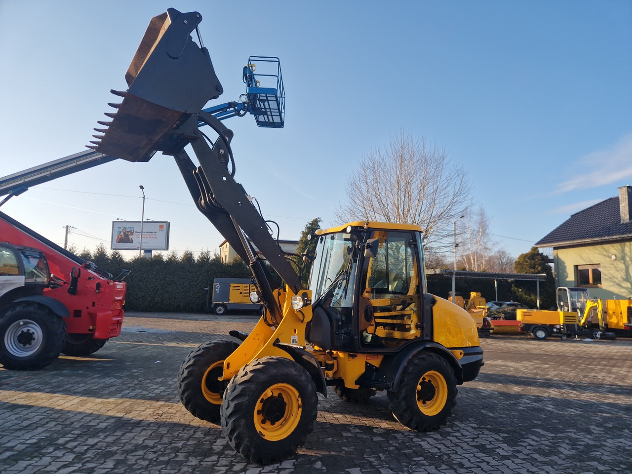 Gumikerekes homlokrakodó JCB 406 B: 7 kép.