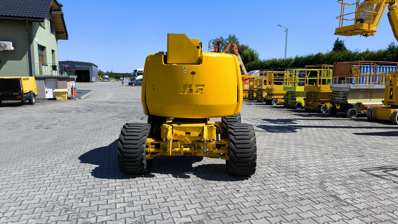 JLG 450 AJ - Személyemelő: 2 kép. JLG 450 AJ - Személyemelő: 2 kép.