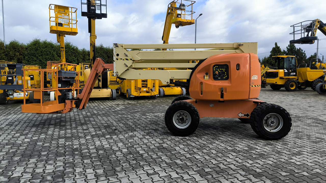 JLG 450 AJ - Személyemelő: 2 kép. JLG 450 AJ - Személyemelő: 2 kép.