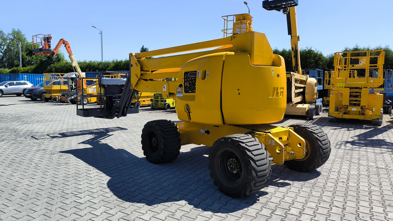 JLG 450 AJ - Személyemelő: 3 kép. JLG 450 AJ - Személyemelő: 3 kép.