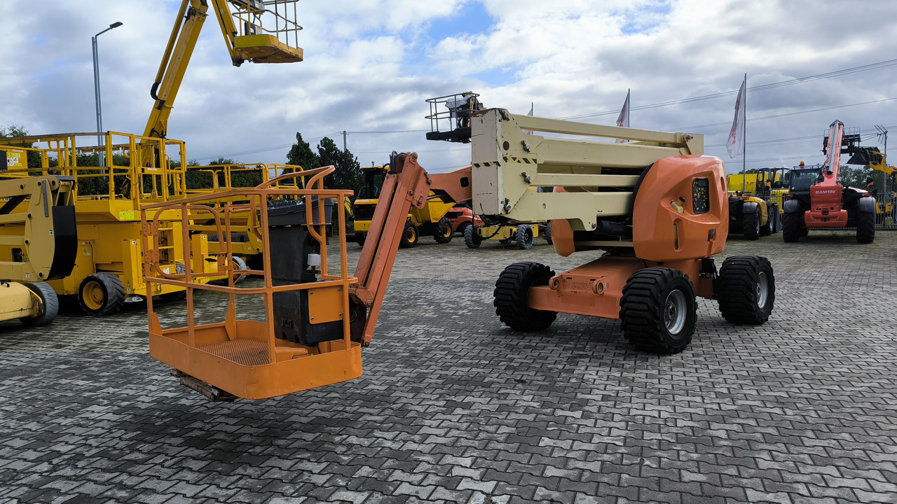 JLG 450 AJ - Személyemelő: 3 kép. JLG 450 AJ - Személyemelő: 3 kép.