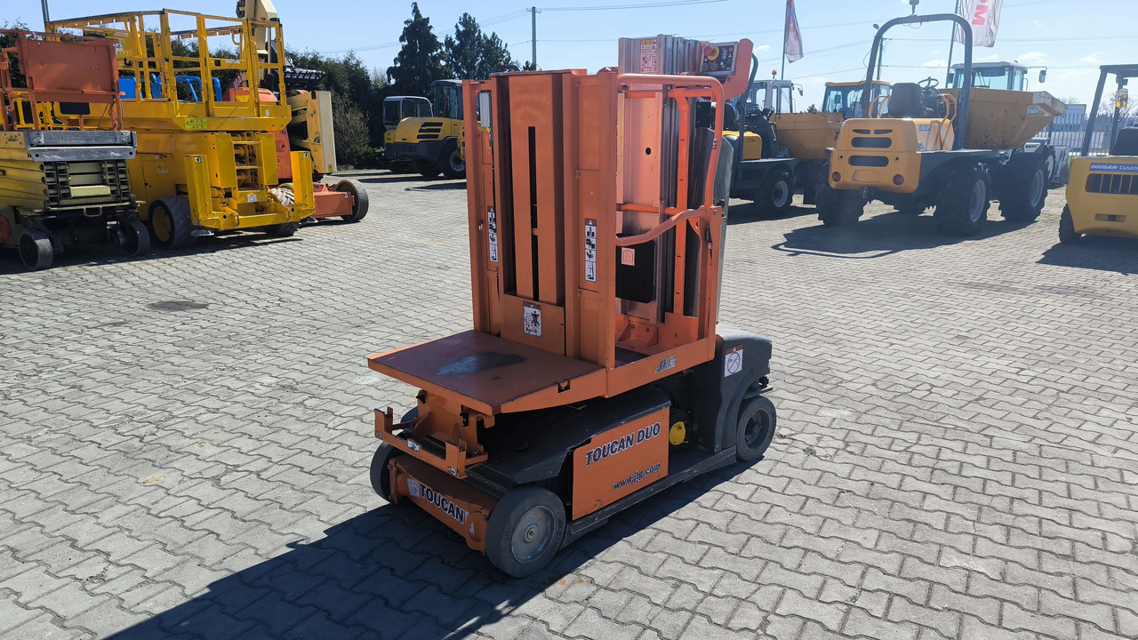 JLG TOUCAN DUO - Emelőkosaras teherautó: 4 kép. JLG TOUCAN DUO - Emelőkosaras teherautó: 4 kép.
