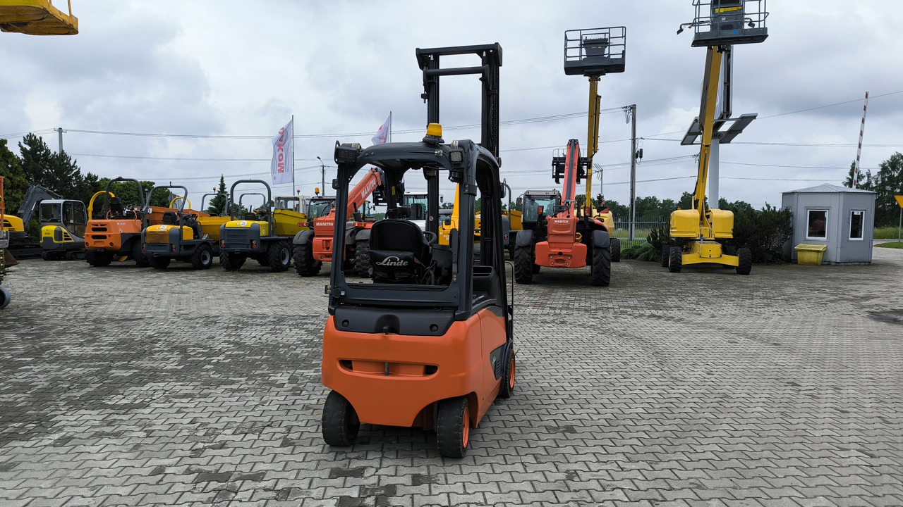 LINDE E 16 PH – 02 - Elektromos targonca: 5 kép. LINDE E 16 PH – 02 - Elektromos targonca: 5 kép.