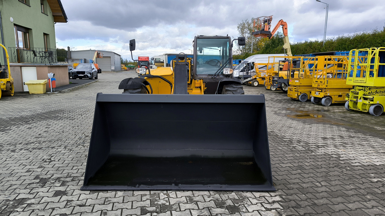 MANITOU MT 932 EASY 75 D - Teleszkópos homlokrakodó: 2 kép. MANITOU MT 932 EASY 75 D - Teleszkópos homlokrakodó: 2 kép.