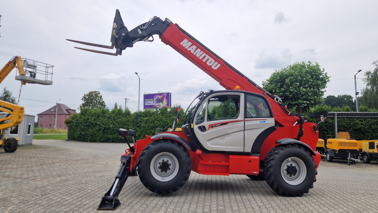 MANITOU MT1440 EASY - Teleszkópos homlokrakodó: 5 kép. MANITOU MT1440 EASY - Teleszkópos homlokrakodó: 5 kép.