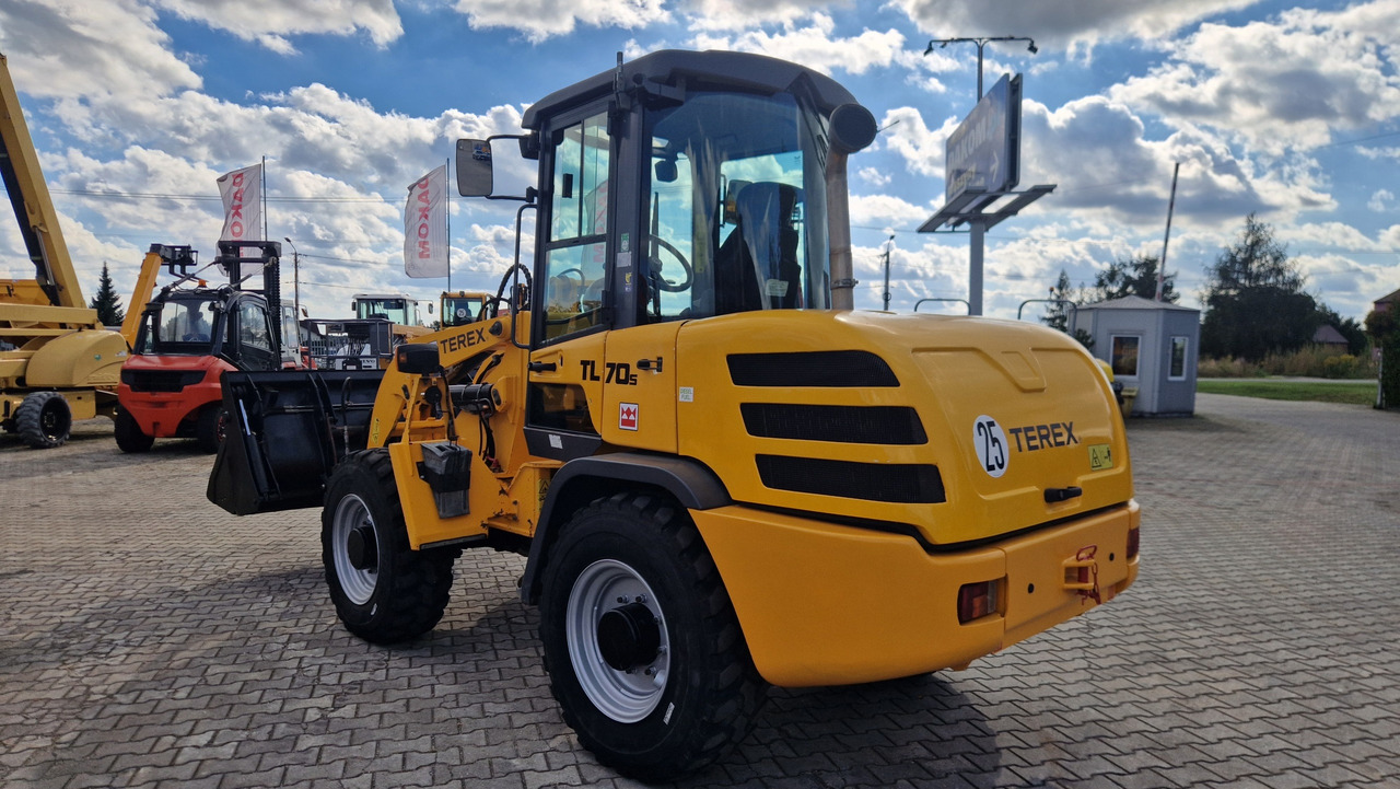 TEREX TL 70 S - Gumikerekes homlokrakodó: 2 kép. TEREX TL 70 S - Gumikerekes homlokrakodó: 2 kép.