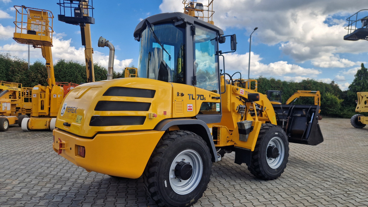 TEREX TL 70 S - Gumikerekes homlokrakodó: 3 kép. TEREX TL 70 S - Gumikerekes homlokrakodó: 3 kép.