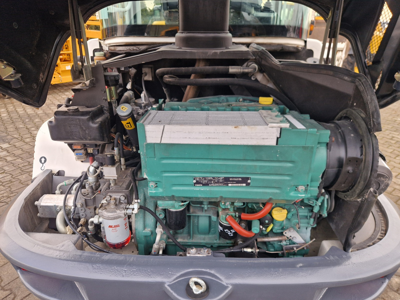 Gumikerekes homlokrakodó VOLVO L 30 B – Z/X: 12 kép.