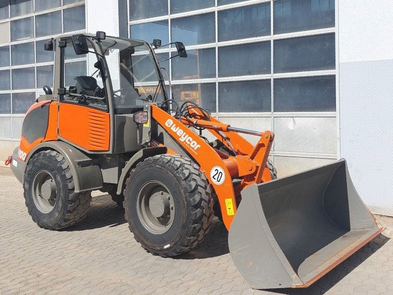Atlas AR 400 - Mini homlokrakodó: 4 kép. Atlas AR 400 - Mini homlokrakodó: 4 kép.