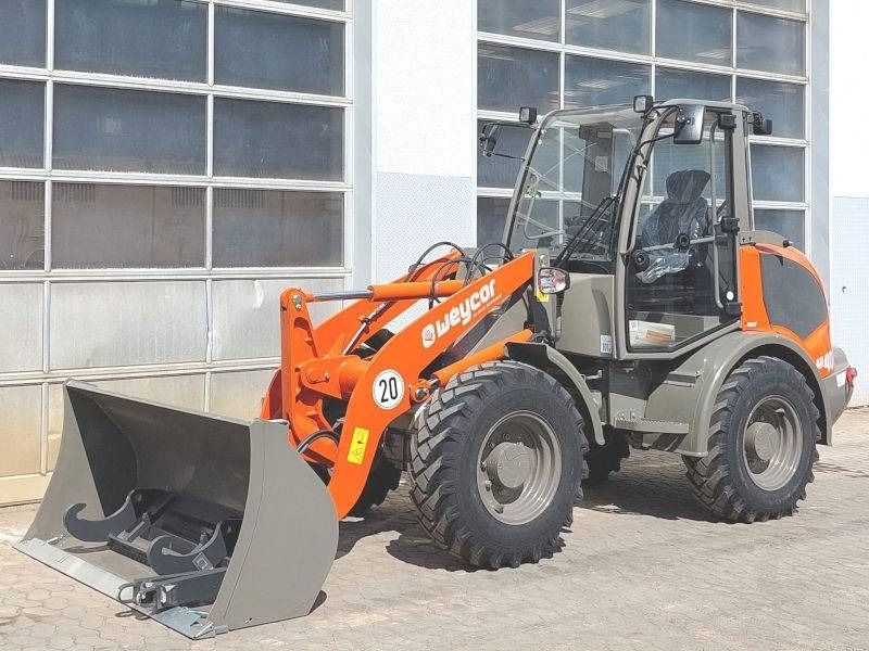 Atlas AR 400 - Mini homlokrakodó: 2 kép. Atlas AR 400 - Mini homlokrakodó: 2 kép.
