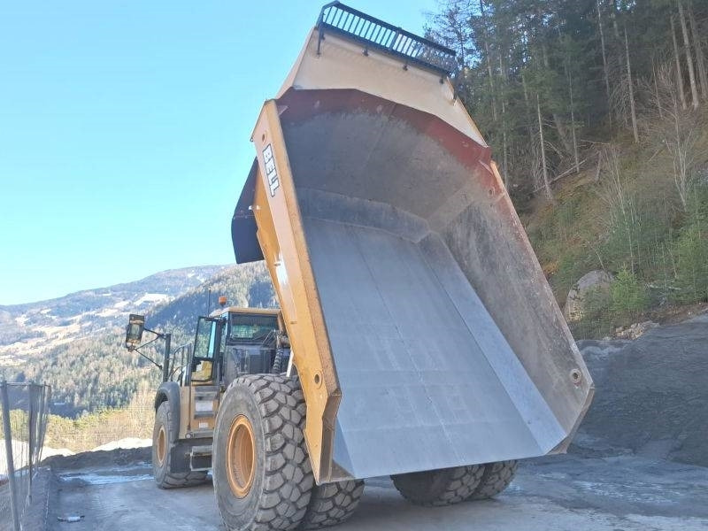 Bell B 60 E - Csuklós dömper: 2 kép. Bell B 60 E - Csuklós dömper: 2 kép.