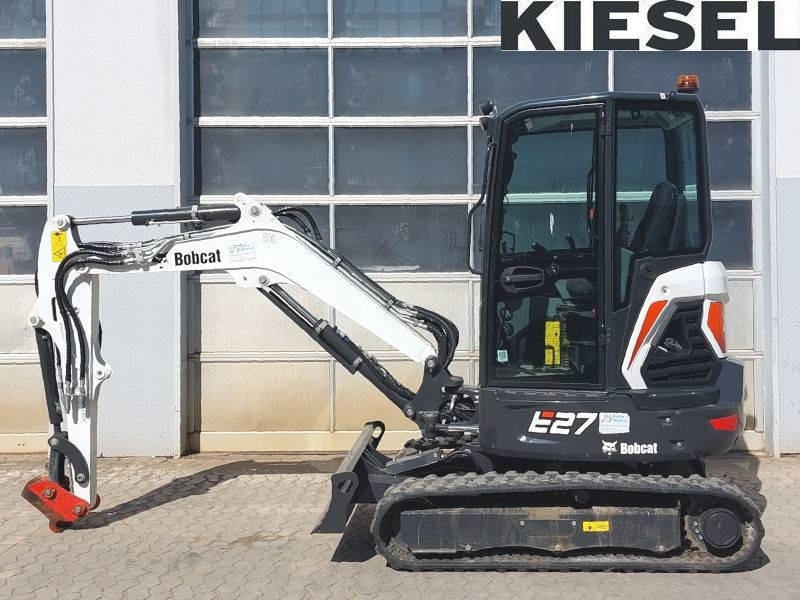 Bobcat E 27 - Minikotró: 1 kép. Bobcat E 27 - Minikotró: 1 kép.