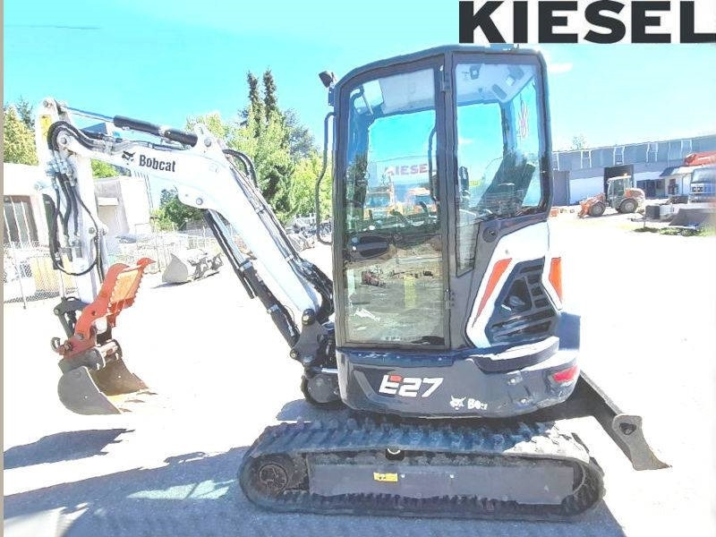 Bobcat E 27 - Minikotró: 1 kép. Bobcat E 27 - Minikotró: 1 kép.