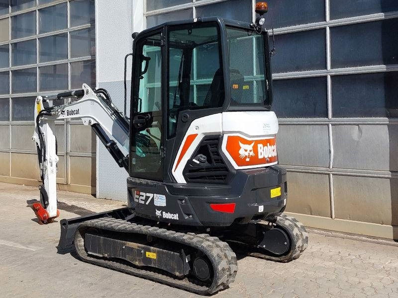 Bobcat E 27 - Minikotró: 3 kép. Bobcat E 27 - Minikotró: 3 kép.