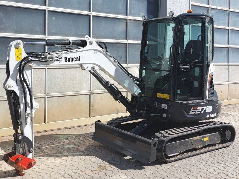 Bobcat E 27 - Minikotró: 2 kép. Bobcat E 27 - Minikotró: 2 kép.