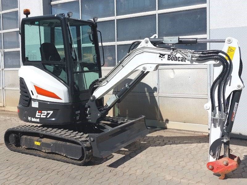 Bobcat E 27 - Minikotró: 4 kép. Bobcat E 27 - Minikotró: 4 kép.