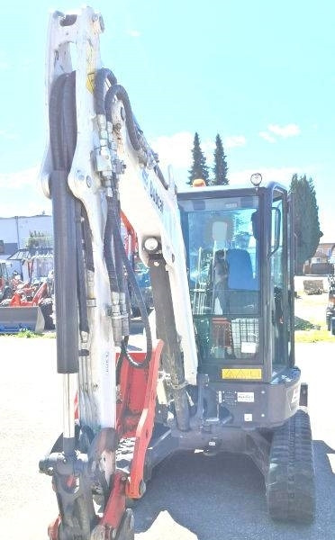 Bobcat E 27 - Minikotró: 2 kép. Bobcat E 27 - Minikotró: 2 kép.