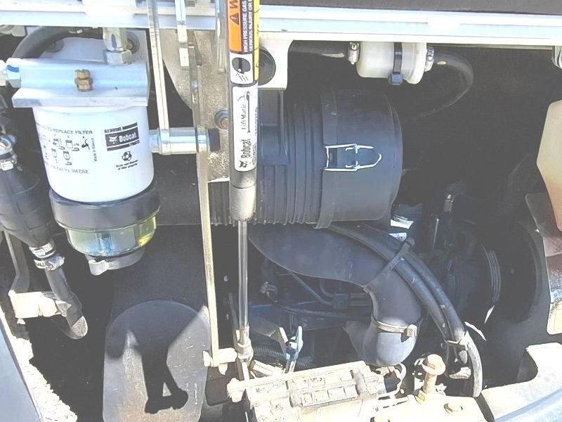 Bobcat E 27 - Minikotró: 5 kép. Bobcat E 27 - Minikotró: 5 kép.